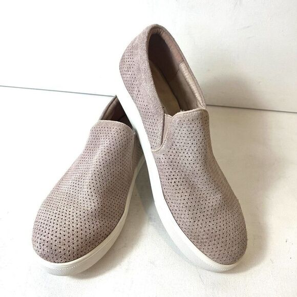 Blondo Womens Sz 9.5 Slip On Comfort Shoe Waterproof Flat Beige Perforated Suede - Picture 1 of 12